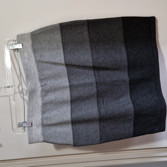 Ricki's stripped gray mini skirt - Picture 2 of 6